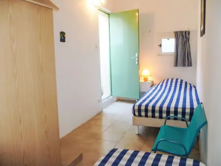 Appartement à Saint Cyr sur Mer, 200 m de la mer, terrasse 15 m² : photo 9