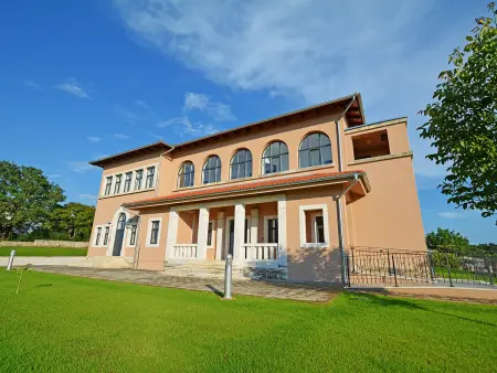 Villa Old School House, 9 chambres et piscine à Tinjan : photo 2