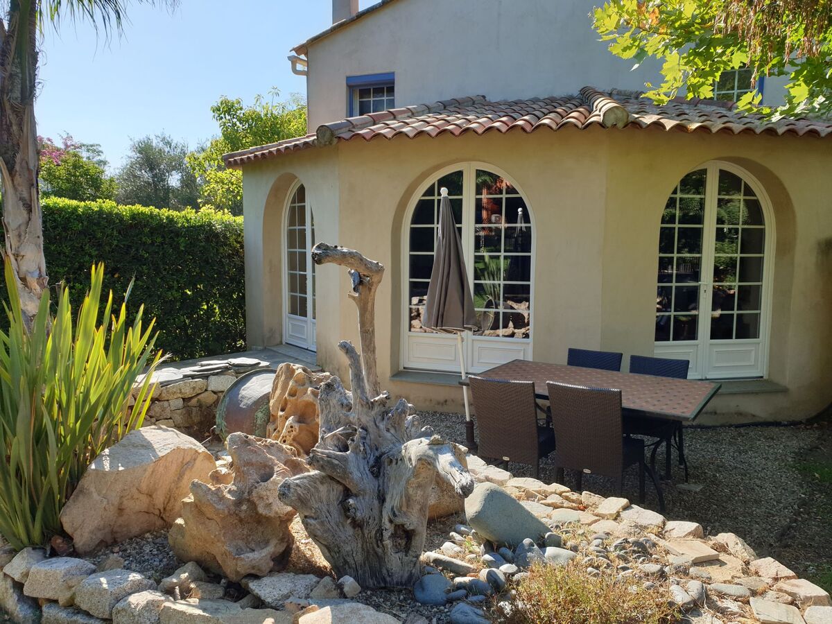 Maison 80m² avec terrasse à Calvi, 400m de la plage - Photo 1