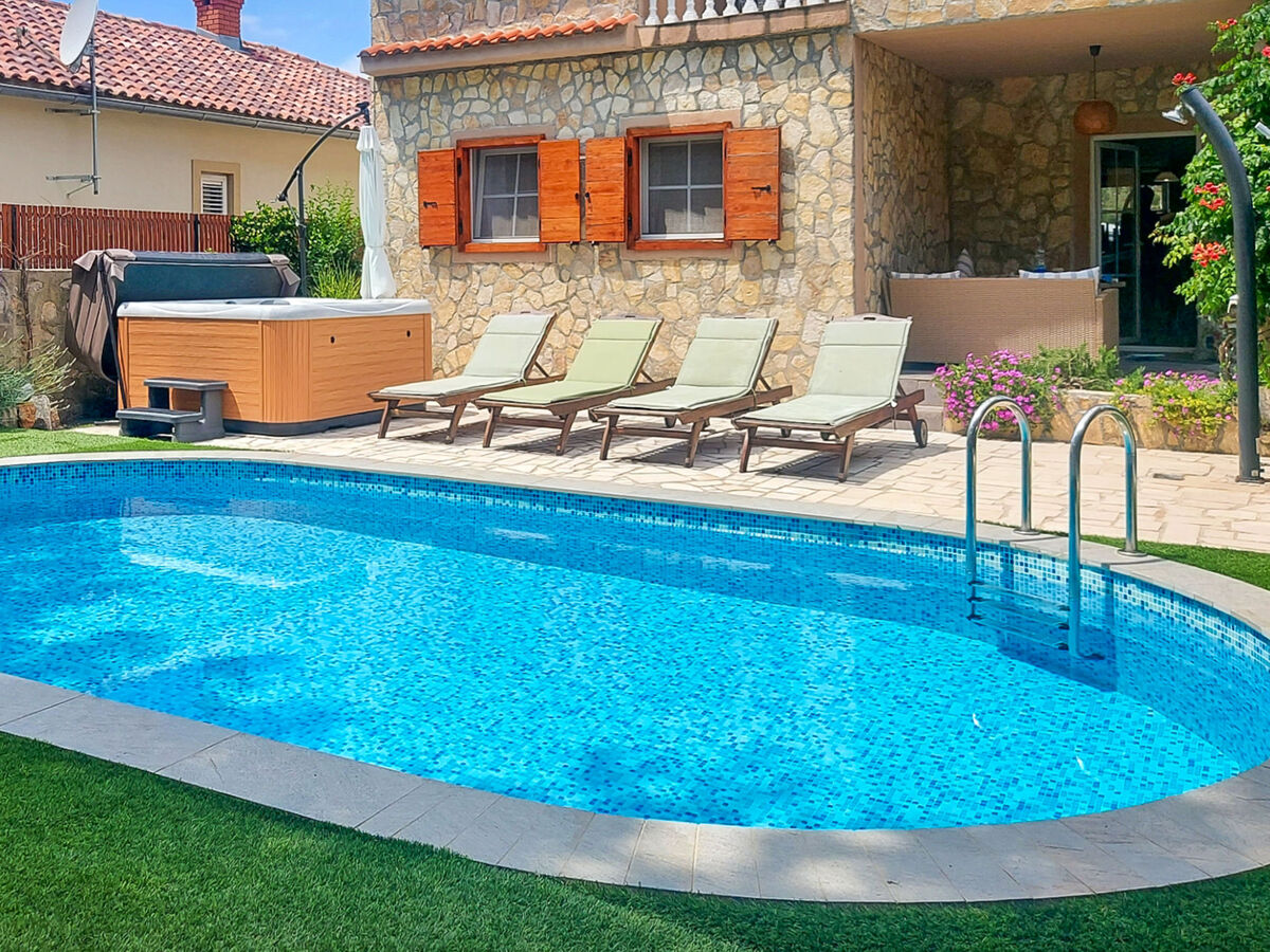 Maison Mikac, 10 pers., piscine privée à Malinska - Photo 1