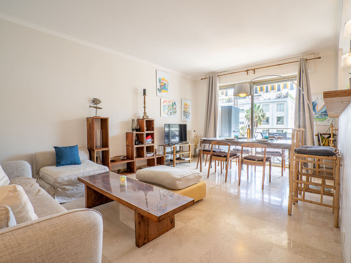 Les Aliscamps – Apt 2p avec terrasse à Cannes - Photo 2