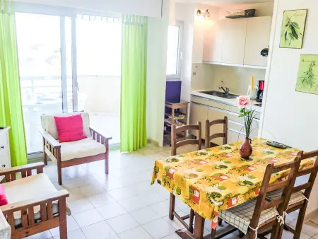 Appartement vue mer à Cavalaire-sur-Mer, terrasse et 35 m² : photo 8
