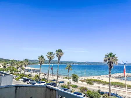 Appartement vue mer à Cavalaire-sur-Mer, terrasse et 35 m² : photo 17