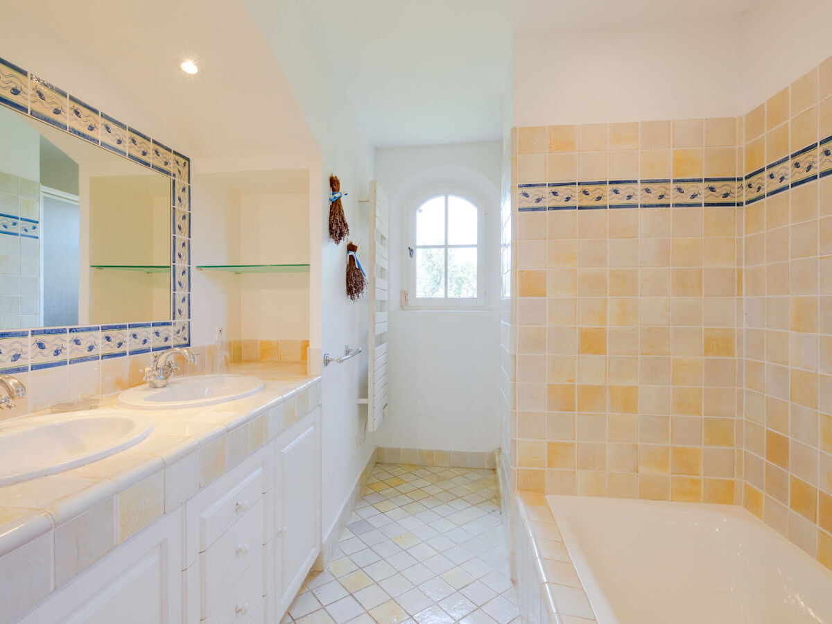 La Bastide Rose, villa 191 m² avec piscine à Sainte-Maxime - Photo 17