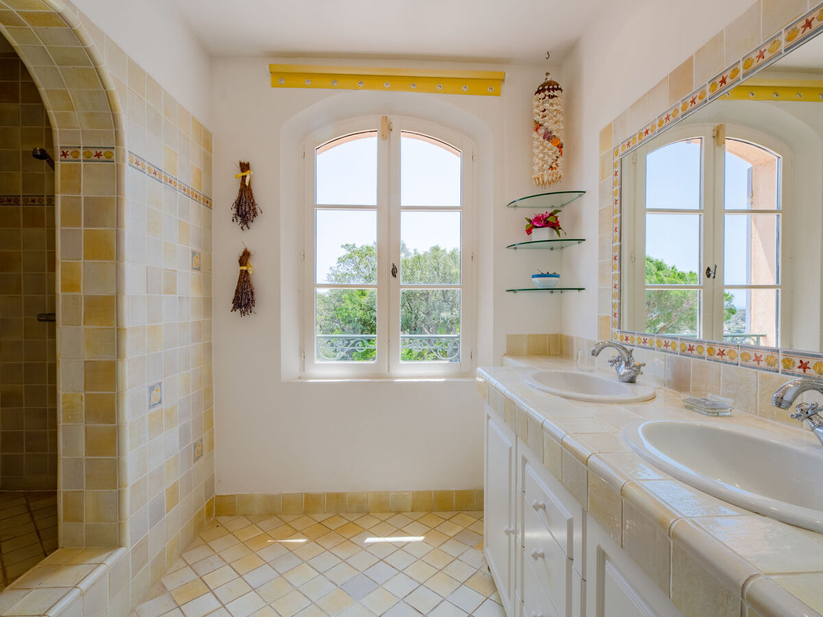La Bastide Rose, villa 191 m² avec piscine à Sainte-Maxime - Photo 18