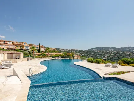 Maison mitoyenne aux Issambres, vue mer, piscine en résidence - Photo 2
