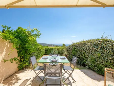 Maison mitoyenne aux Issambres, vue mer, piscine en résidence - Photo 4