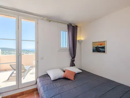Maison mitoyenne aux Issambres, vue mer, piscine en résidence - Photo 11