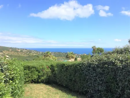 Maison mitoyenne aux Issambres, vue mer, piscine en résidence - Photo 17