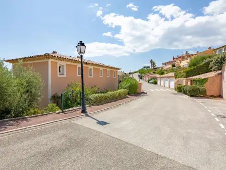 Maison mitoyenne aux Issambres, vue mer, piscine en résidence - Photo 24