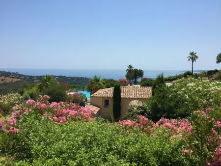 Maison mitoyenne aux Issambres, vue mer, piscine en résidence - Photo 25