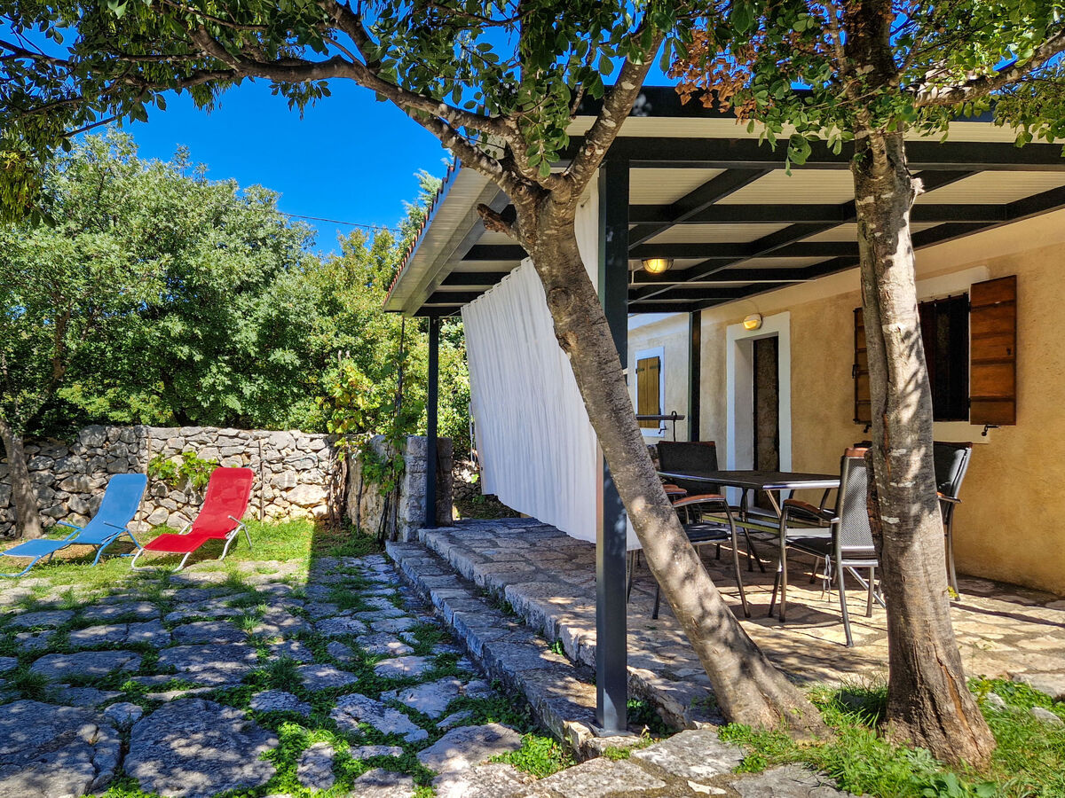 Maison Tomiceva à Senj : 2 chambres, 2000m² privés - Photo 1