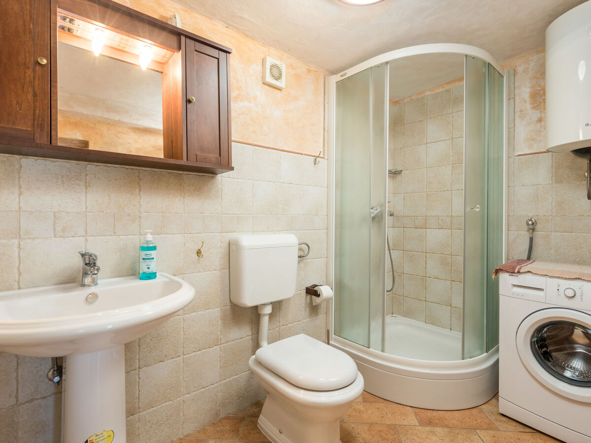 Maison Tomiceva à Senj : 2 chambres, 2000m² privés - Photo 33