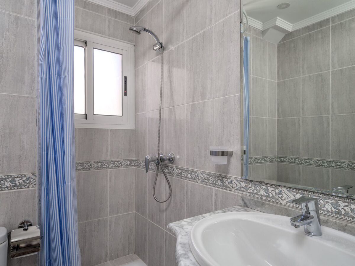 Playamar : Apt 3 chambres rénové, vue mer à Torremolinos - Photo 25