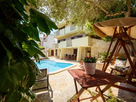 Maison Silvija avec piscine chauffée, Supetar : photo 6