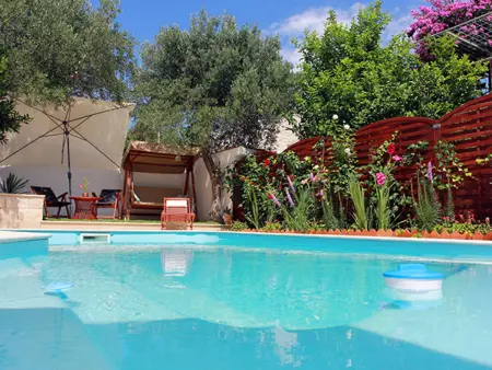 Maison Silvija avec piscine chauffée, Supetar : photo 7