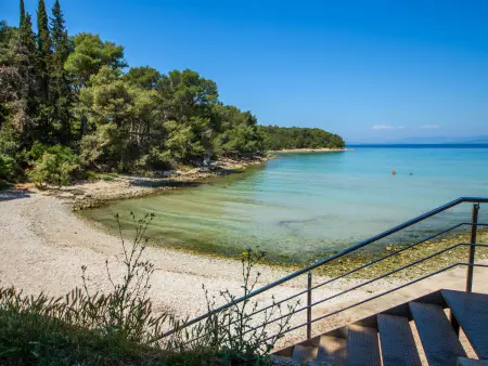 Maison Silvija avec piscine chauffée, Supetar : photo 9