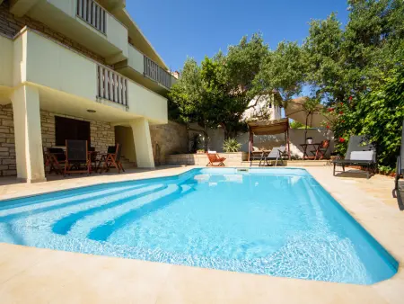 Maison Silvija avec piscine chauffée, Supetar : photo 19