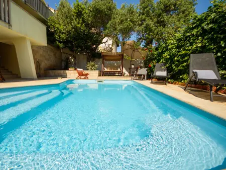 Maison Silvija avec piscine chauffée, Supetar : photo 21