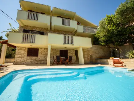 Maison Silvija avec piscine chauffée, Supetar : photo 25