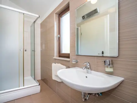 Maison Dorijano avec piscine privée à Rabac : photo 18