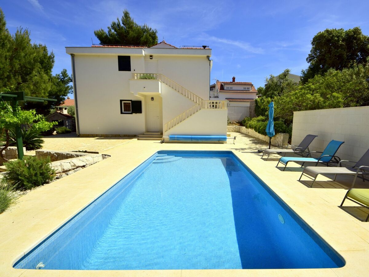 Željko – Maison 2 étages avec piscine privée, à 10 m de la mer - Photo 1