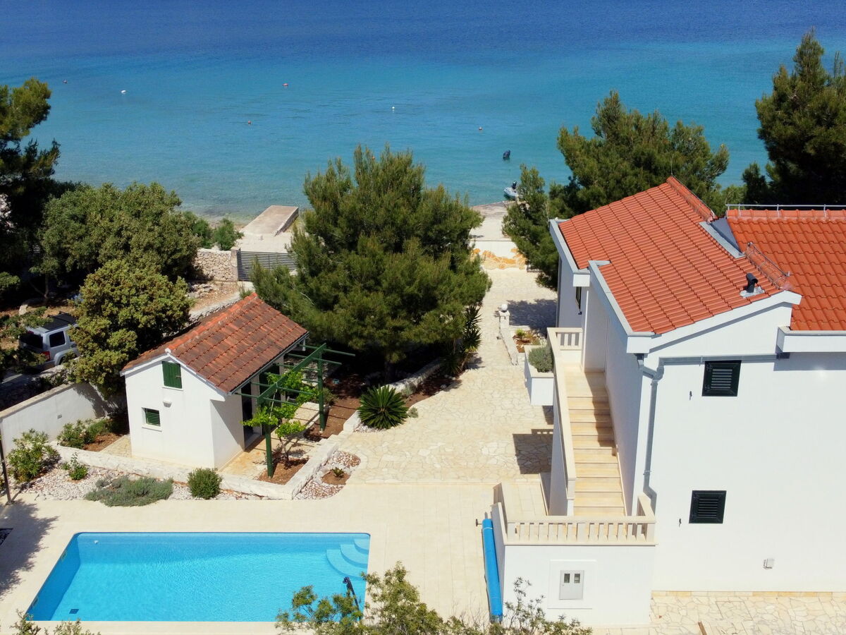 Željko – Maison 2 étages avec piscine privée, à 10 m de la mer - Photo 2