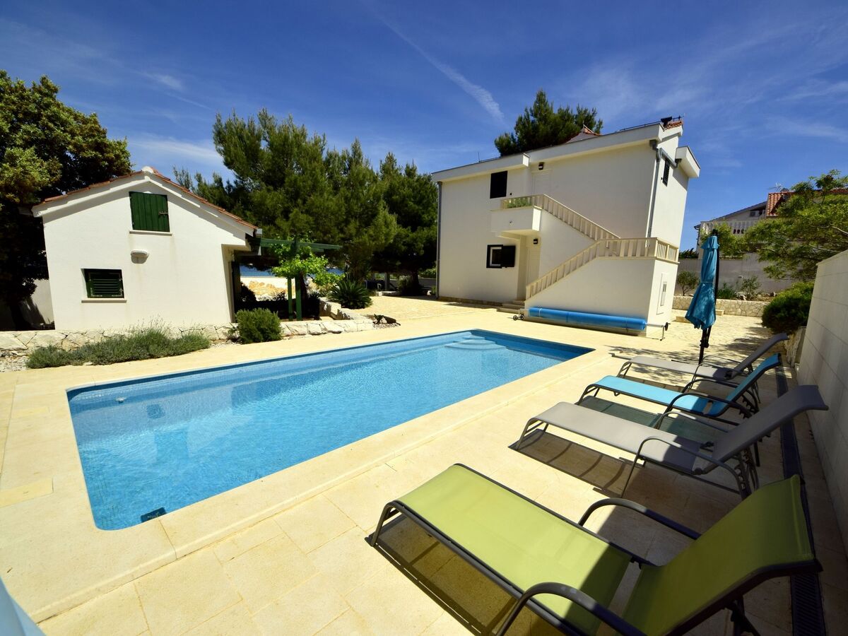Željko – Maison 2 étages avec piscine privée, à 10 m de la mer - Photo 6