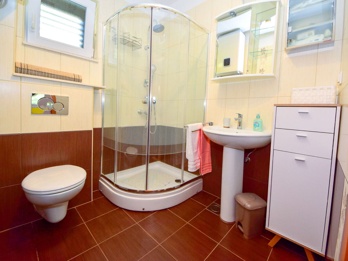 Željko – Maison 2 étages avec piscine privée, à 10 m de la mer - Photo 13