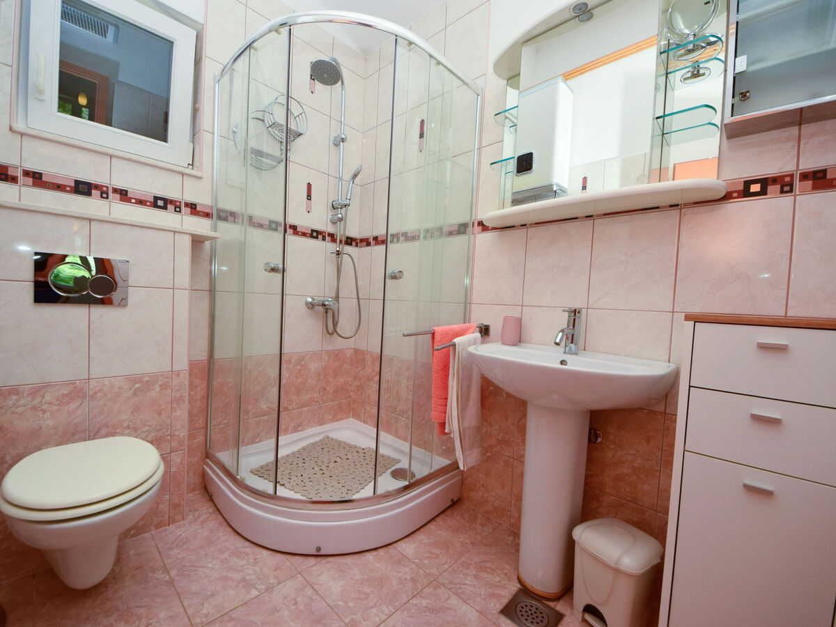 Željko – Maison 2 étages avec piscine privée, à 10 m de la mer - Photo 20