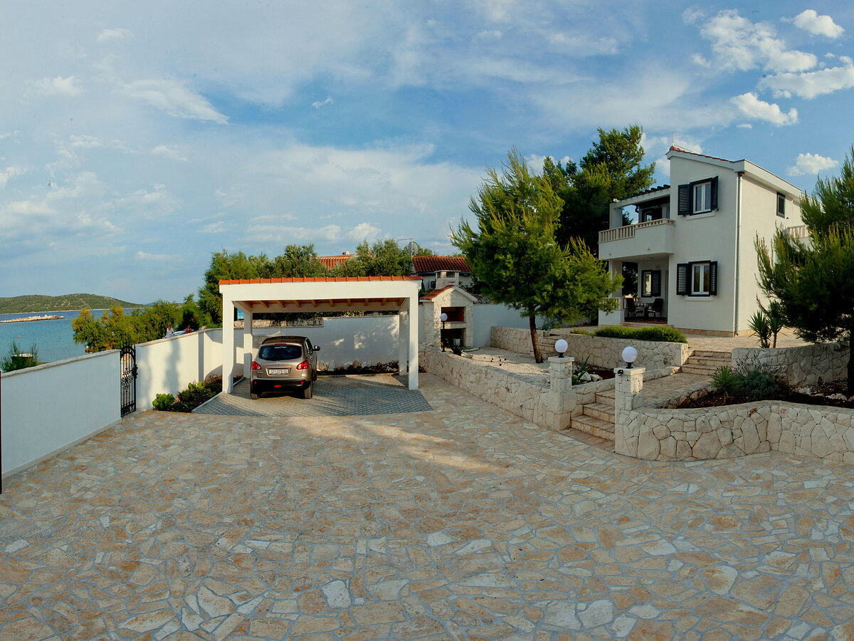Željko – Maison 2 étages avec piscine privée, à 10 m de la mer - Photo 22