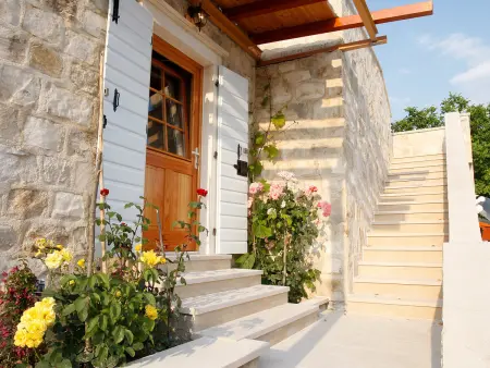 Maison Juraj avec piscine privée et vue mer à Omiš : photo 28