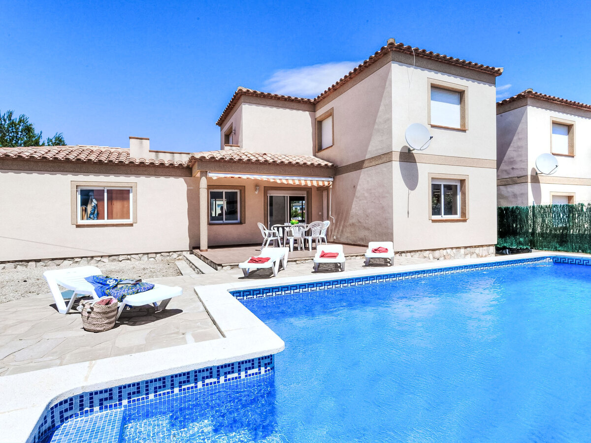 Villa Mimosa I – 8 pers., piscine privée à 1,1 km de plage - Photo 1