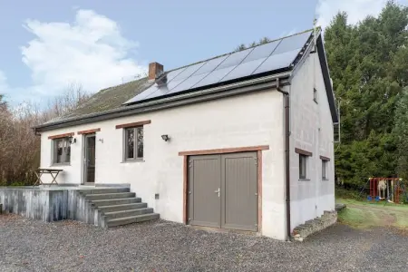 Location villa à Erezée, Chalet familial confortable à Érezée