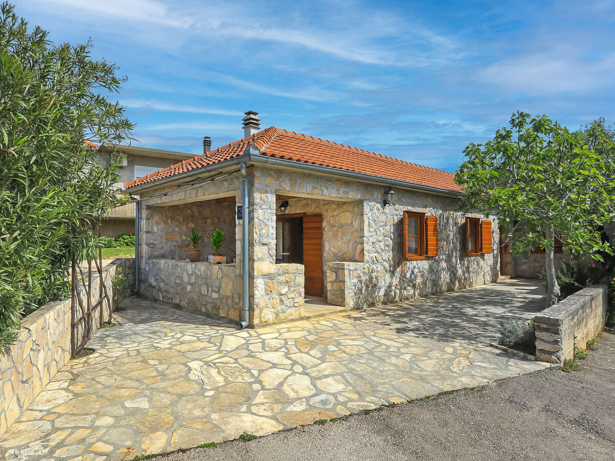 Maison Ceko à 300 m de la mer, Sukošan - Photo 1