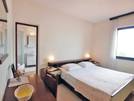 Maison Mirta à Mali Iž, 30 m de la mer, vue panoramique : photo 7