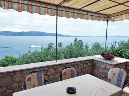 Maison Mirta à Mali Iž, 30 m de la mer, vue panoramique : photo 12