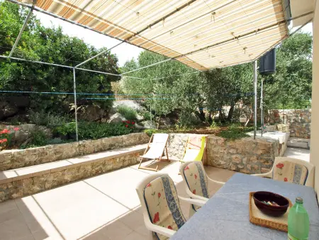 Maison Mirta à Mali Iž, 30 m de la mer, vue panoramique : photo 14
