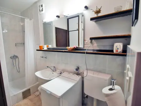 Maison Mirta à Mali Iž, 30 m de la mer, vue panoramique : photo 17
