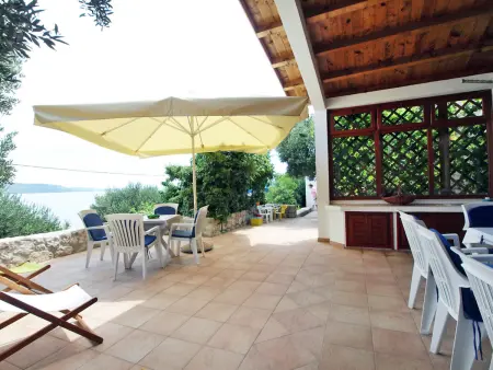 Maison Mirta à Mali Iž, 30 m de la mer, vue panoramique : photo 18