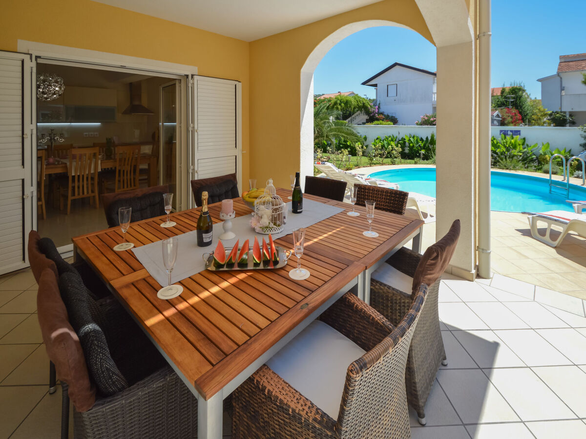Maison Valdor - 5 chambres, piscine privée à Tribunj - Photo 11