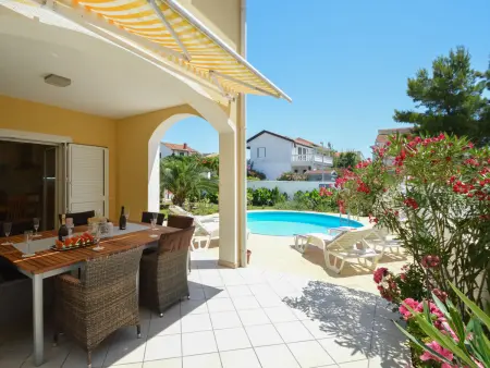 Maison Valdor - 5 chambres, piscine privée à Tribunj : photo 2