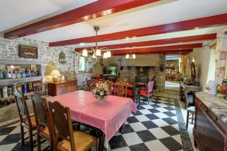 Maison en granit avec piscine couverte chauffée à Plounéour-Trez : photo 5