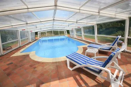 Maison en granit avec piscine couverte chauffée à Plounéour-Trez : photo 12