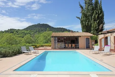 Location maison à Salernes, Villa à Salernes avec piscine privée & jardin