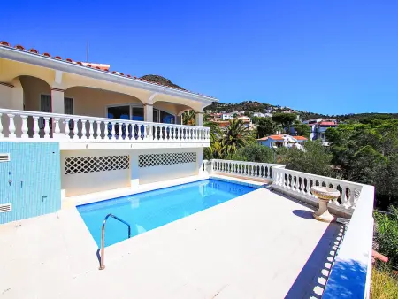 Location villa à Roses, Villa Bilbao, magnifique villa moderne avec vue panoramique sur la mer 