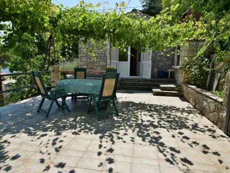 Maison Ratimir à 20 m de la mer, Šolta : photo 5
