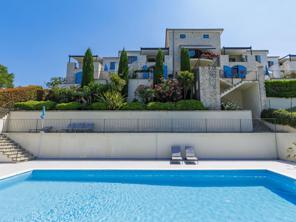 Diana, maison mitoyenne à Buje avec piscine - Photo 1