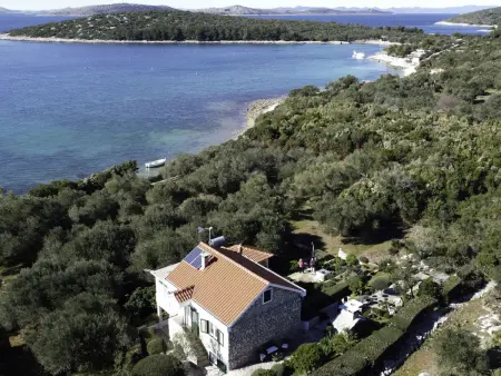 Maison Franka sur l'île de Pašman, 20 m de la mer
