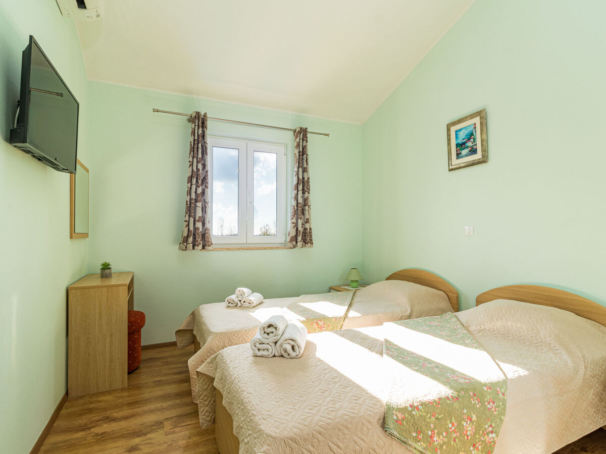 Maison Lara à Poreč avec piscine privée - Photo 13